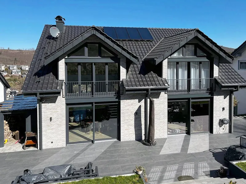 Quartier Eiserfeld: zwei Mehrfamilienhäuser und ein Einfamilienhaus in Siegen-Eiserfeld – Referenzprojekt der REBAS GmbH