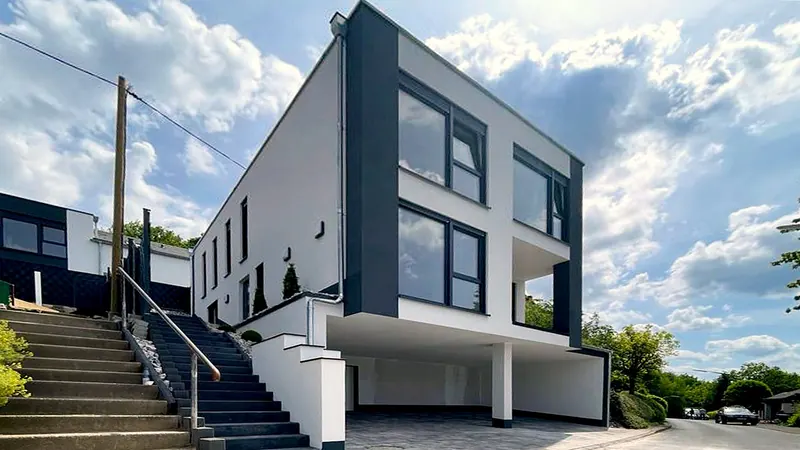 Doppelhaus und Einfamilienhaus in Siegen-Meinhard – Referenzprojekt der REBAS GmbH