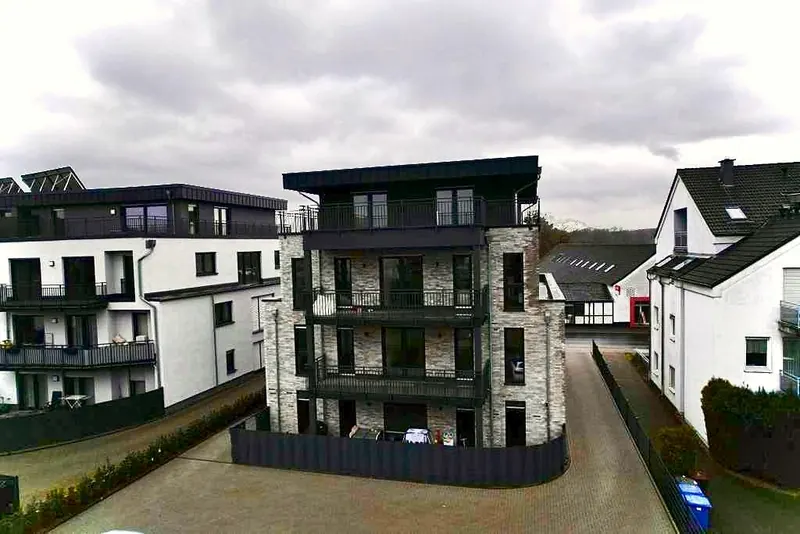 7-Familienhaus mit 8 Außenstellplätzen in Leverkusen – Referenzprojekt der REBAS GmbH